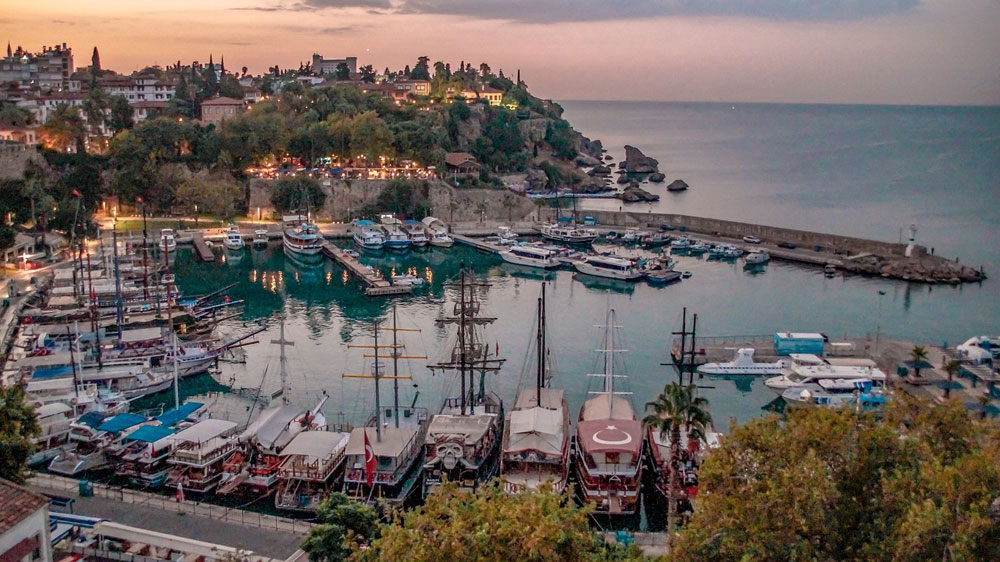 Widok na port w Antalya